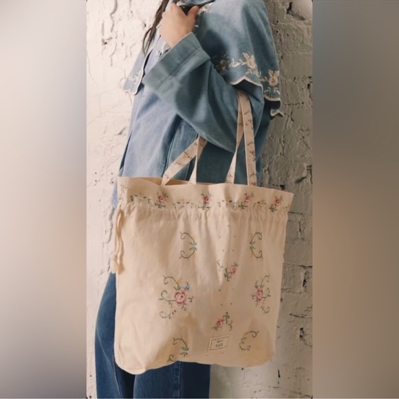 NWOT Sezane x Sea NY Floral Embroidered Drawstring Tote - Picture 3 of 3